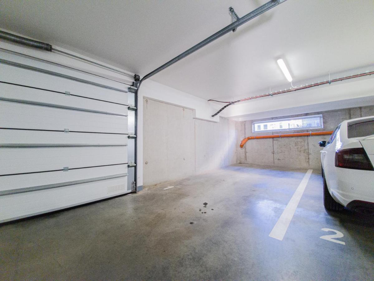 Modern Flat With Large Terrace Apartment ฮราเดตสคราโลเว ภายนอก รูปภาพ