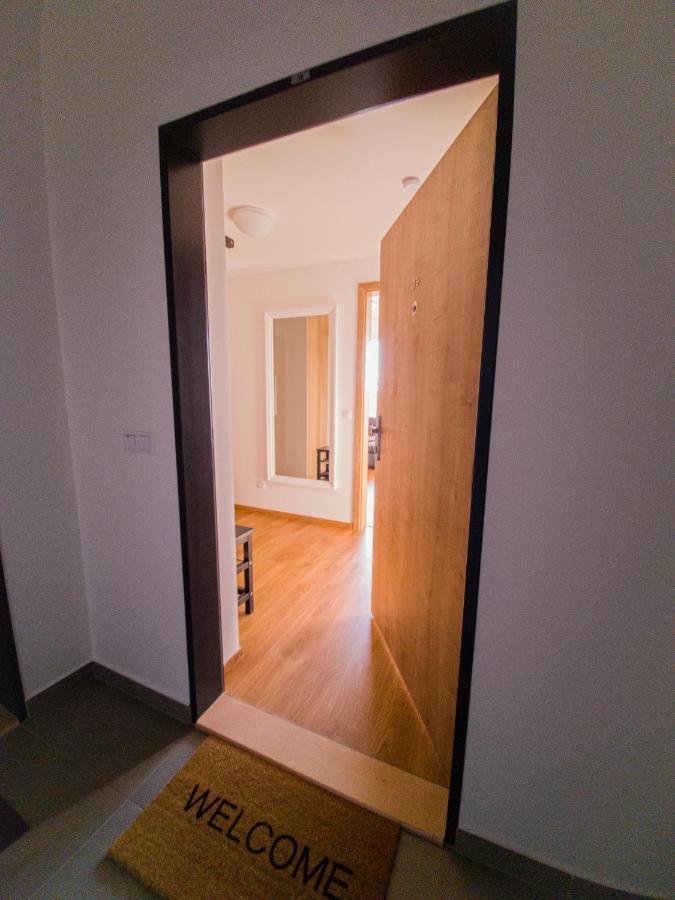 Modern Flat With Large Terrace Apartment ฮราเดตสคราโลเว ภายนอก รูปภาพ