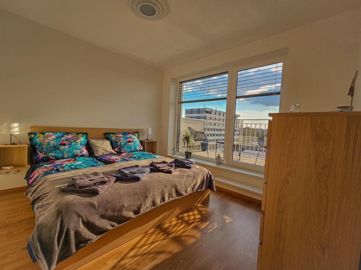 Modern Flat With Large Terrace Apartment ฮราเดตสคราโลเว ภายนอก รูปภาพ